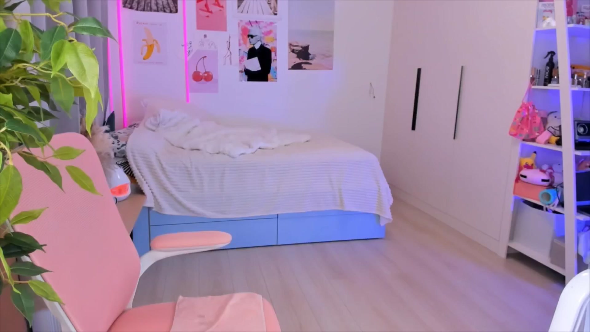 Gallery image thumbnail from Alice_Chery's myfreecams stream on, 02/08/2026, 06:17 image 3 of 20