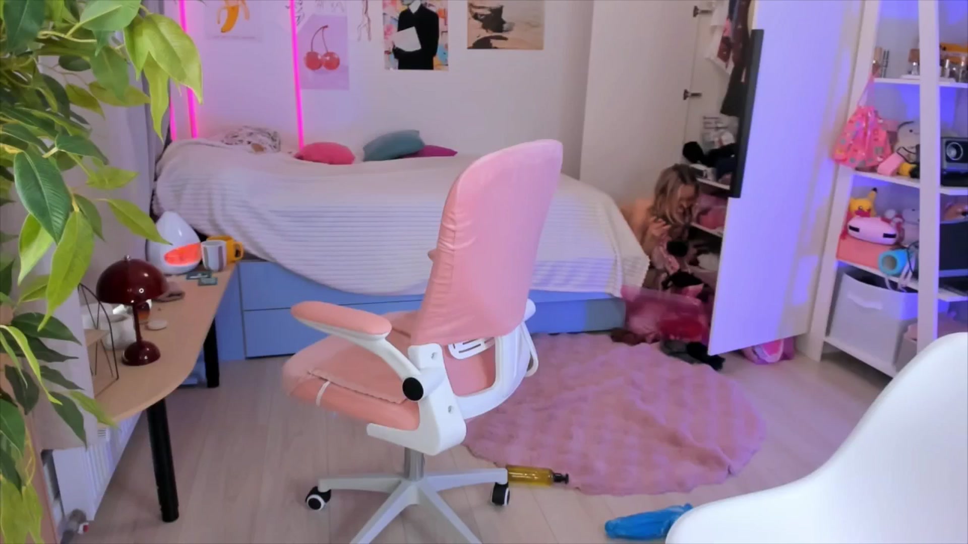 Gallery image thumbnail from Alice_Chery's myfreecams stream on, 02/10/2026, 10:53 image 12 of 20