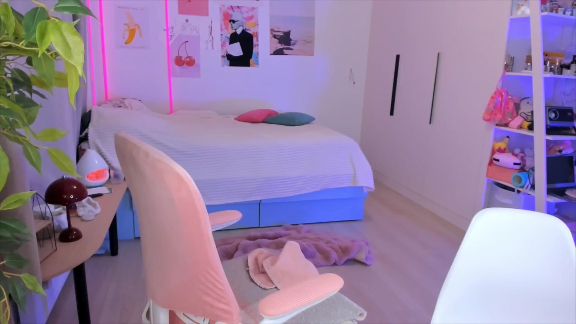 Gallery image thumbnail from Alice_Chery's myfreecams stream on, 02/11/2026, 08:06 image 16 of 20