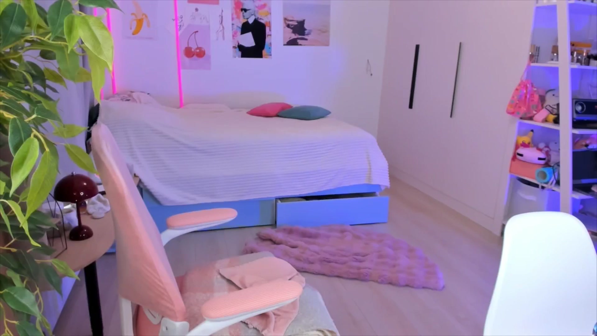 Gallery image thumbnail from Alice_Chery's myfreecams stream on, 02/11/2026, 10:54 image 4 of 20