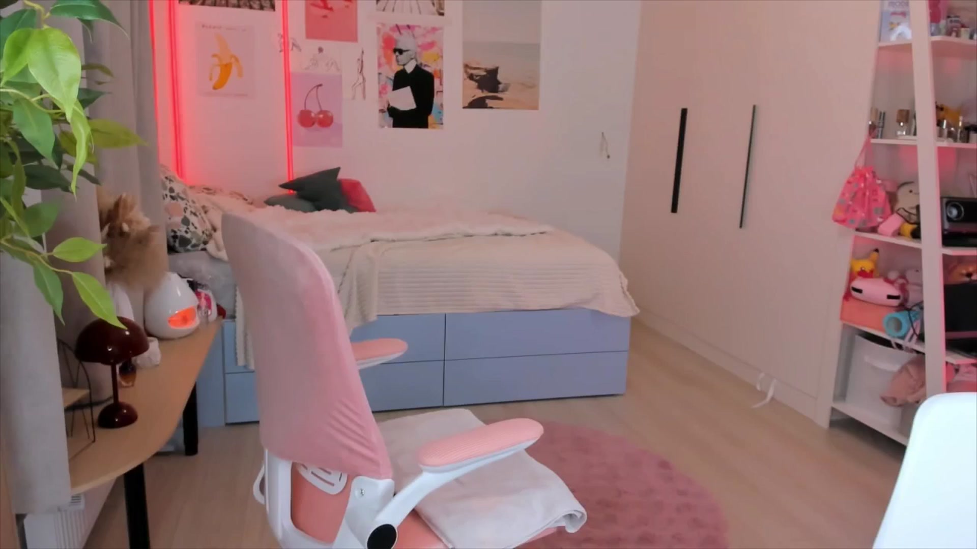 Gallery image thumbnail from Alice_Chery's myfreecams stream on, 02/14/2026, 07:13 image 1 of 20
