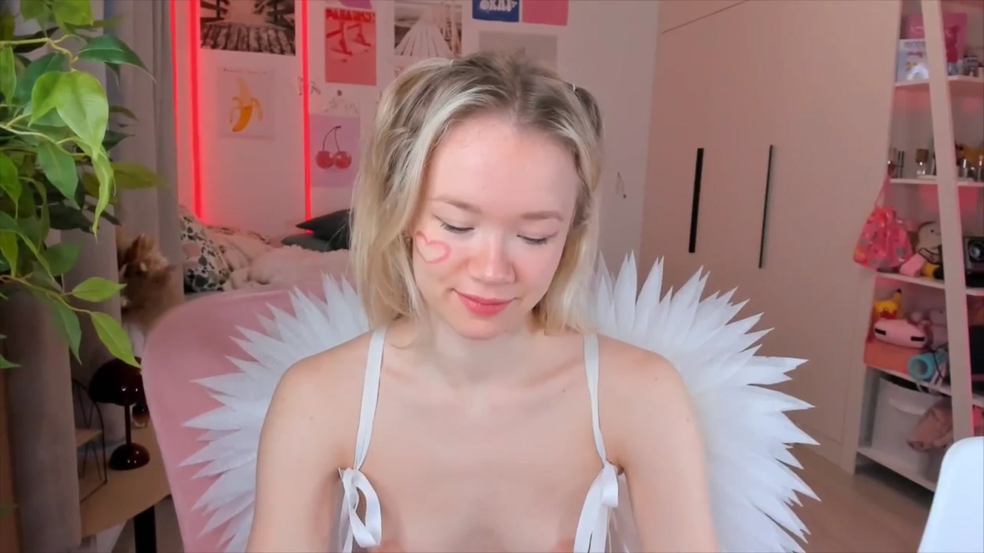 Gallery image thumbnail from Alice_Chery's myfreecams stream on, 02/14/2026, 07:13 image 4 of 20