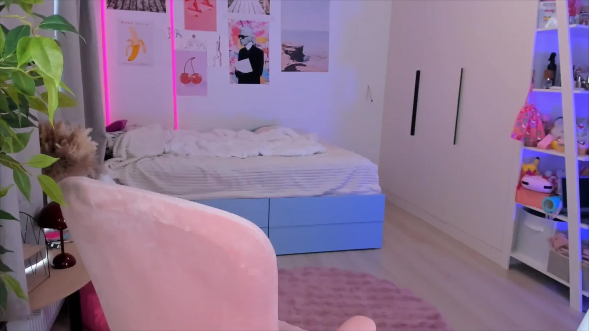 Gallery image thumbnail from Alice_Chery's myfreecams stream on, 02/17/2026, 11:14 image 7 of 20