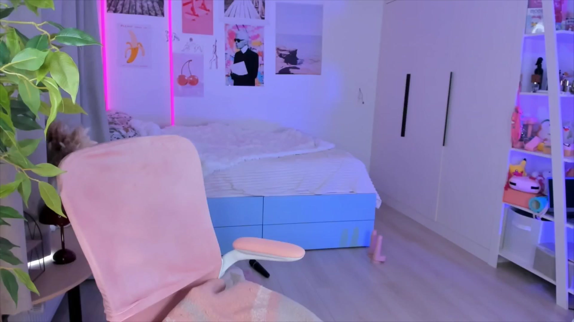Gallery image thumbnail from Alice_Chery's myfreecams stream on, 02/19/2026, 11:46 image 18 of 20