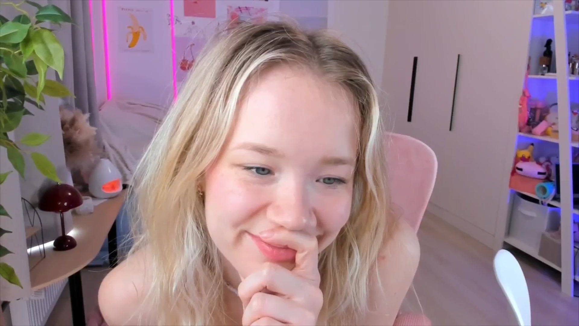 Gallery image thumbnail from Alice_Chery's myfreecams stream on, 02/20/2026, 10:00 image 9 of 20