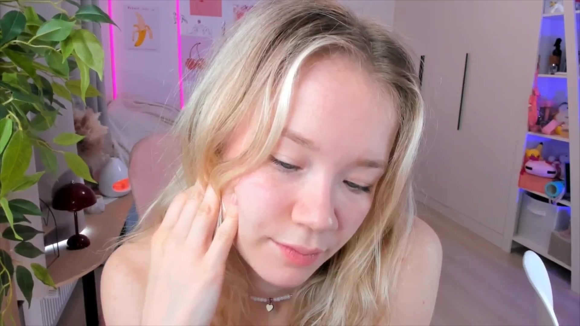Gallery image thumbnail from Alice_Chery's myfreecams stream on, 02/20/2026, 10:00 image 12 of 20