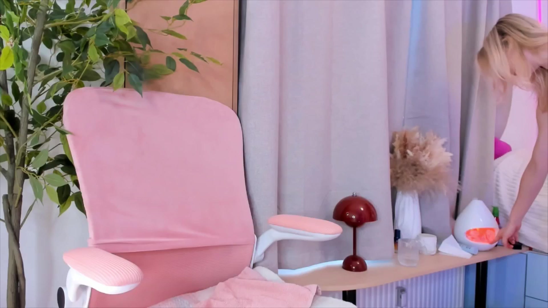 Gallery image thumbnail from Alice_Chery's myfreecams stream on, 02/23/2026, 06:11 image 8 of 20