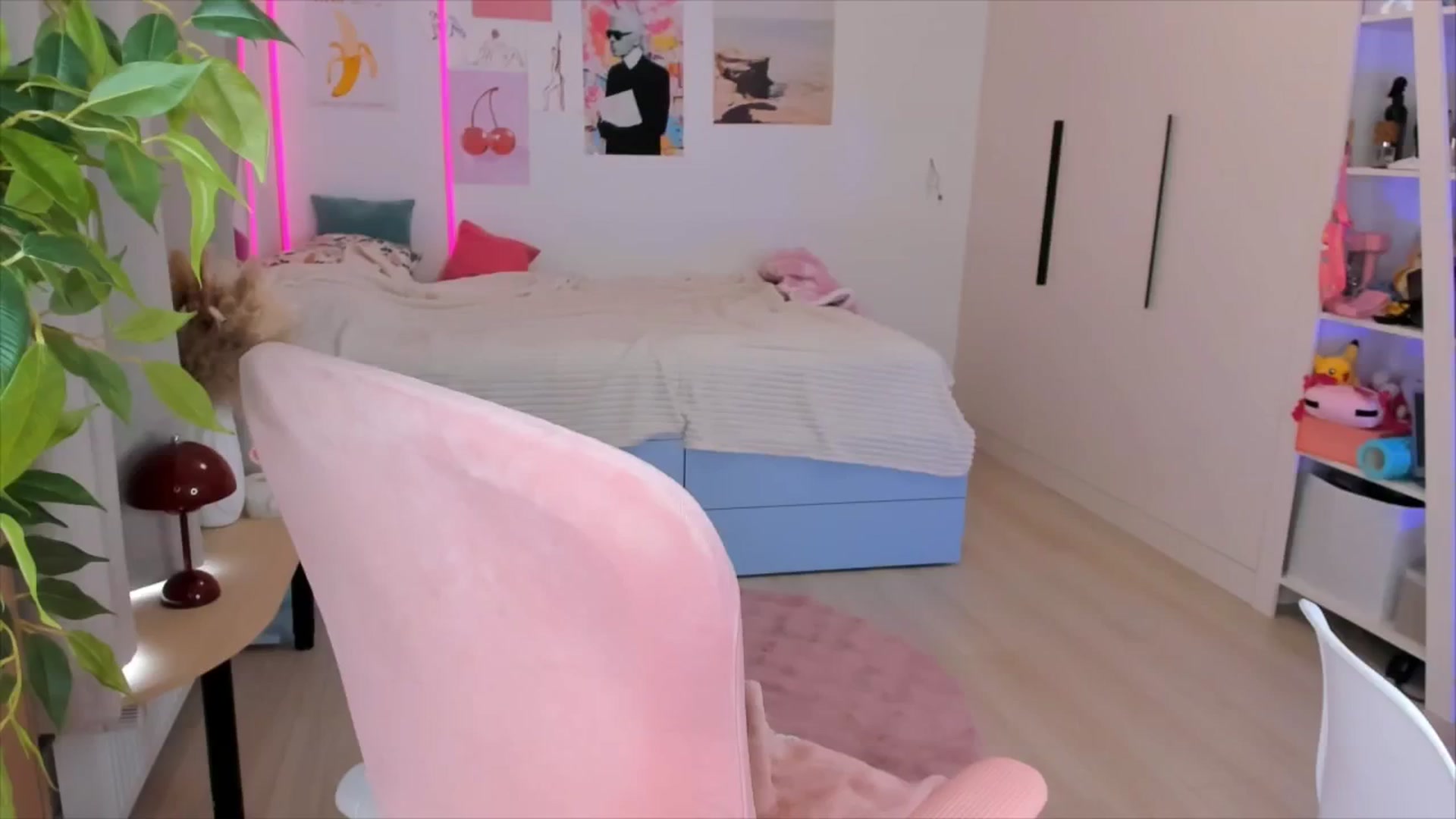 Gallery image thumbnail from Alice_Chery's myfreecams stream on, 02/24/2026, 11:45 image 7 of 20