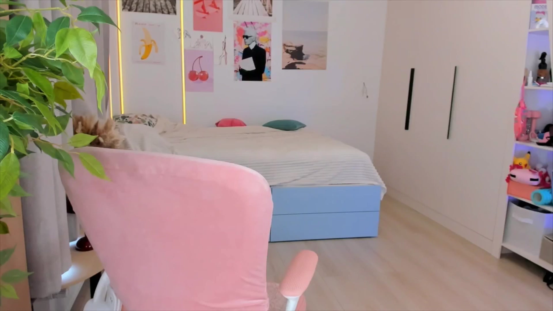 Gallery image thumbnail from Alice_Chery's myfreecams stream on, 02/25/2026, 09:50 image 17 of 20