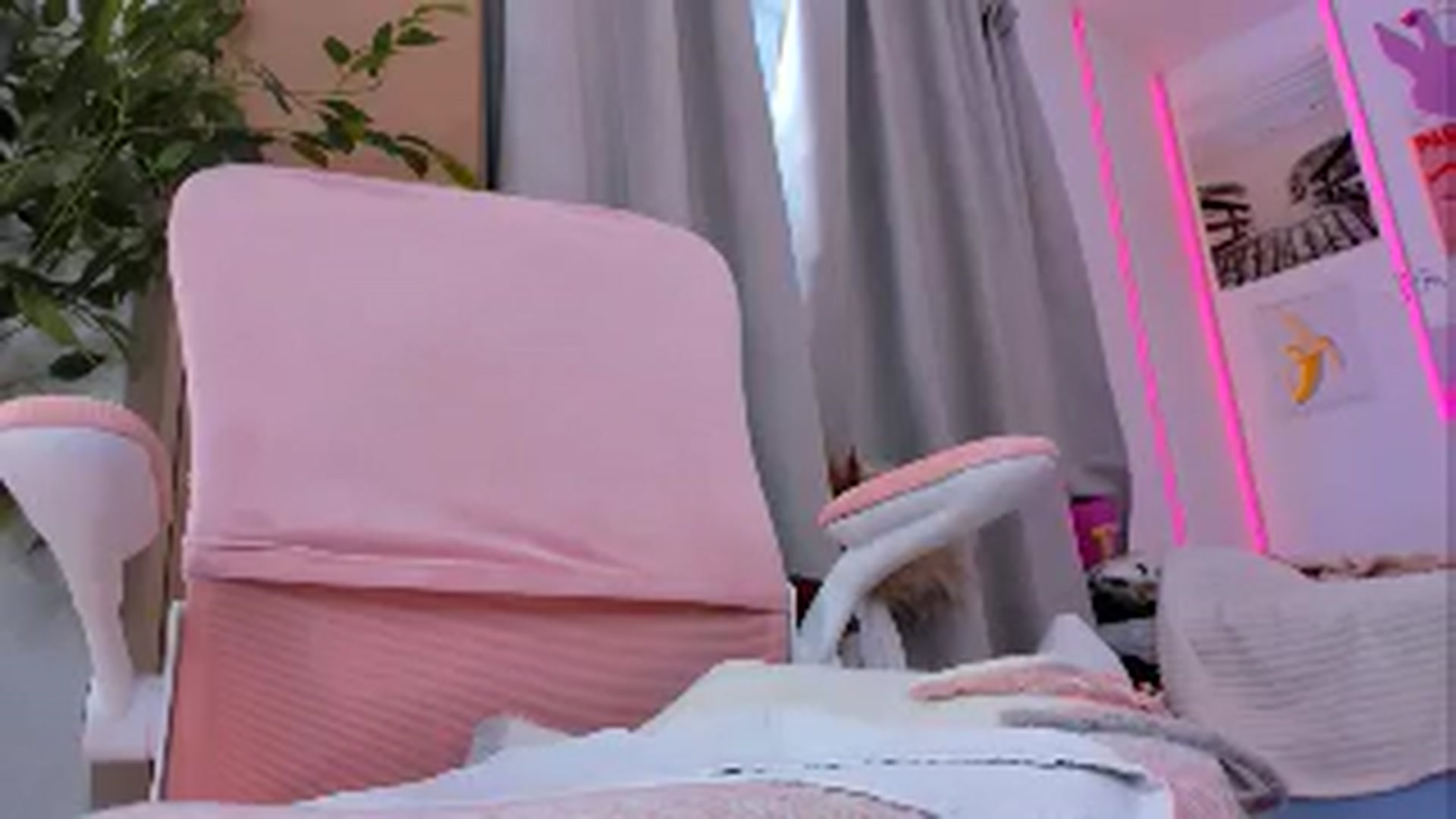 Gallery image thumbnail from Alice_Chery's myfreecams stream on, 02/26/2026, 10:57 image 12 of 20
