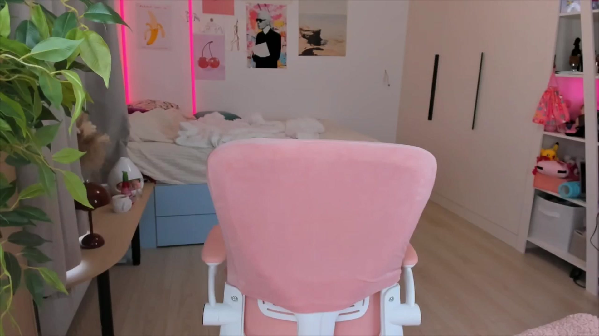 Gallery image thumbnail from Alice_Chery's myfreecams stream on, 02/27/2026, 09:56 image 20 of 20