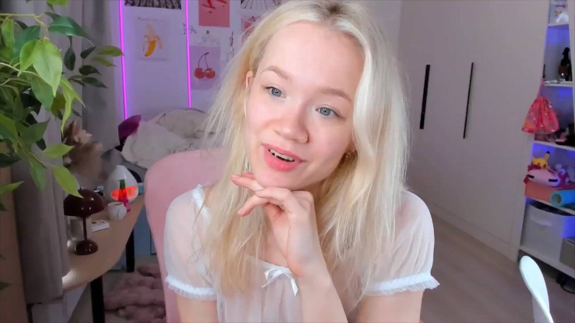 Gallery image thumbnail from Alice_Chery's myfreecams stream on, 03/01/2026, 11:38 image 18 of 20