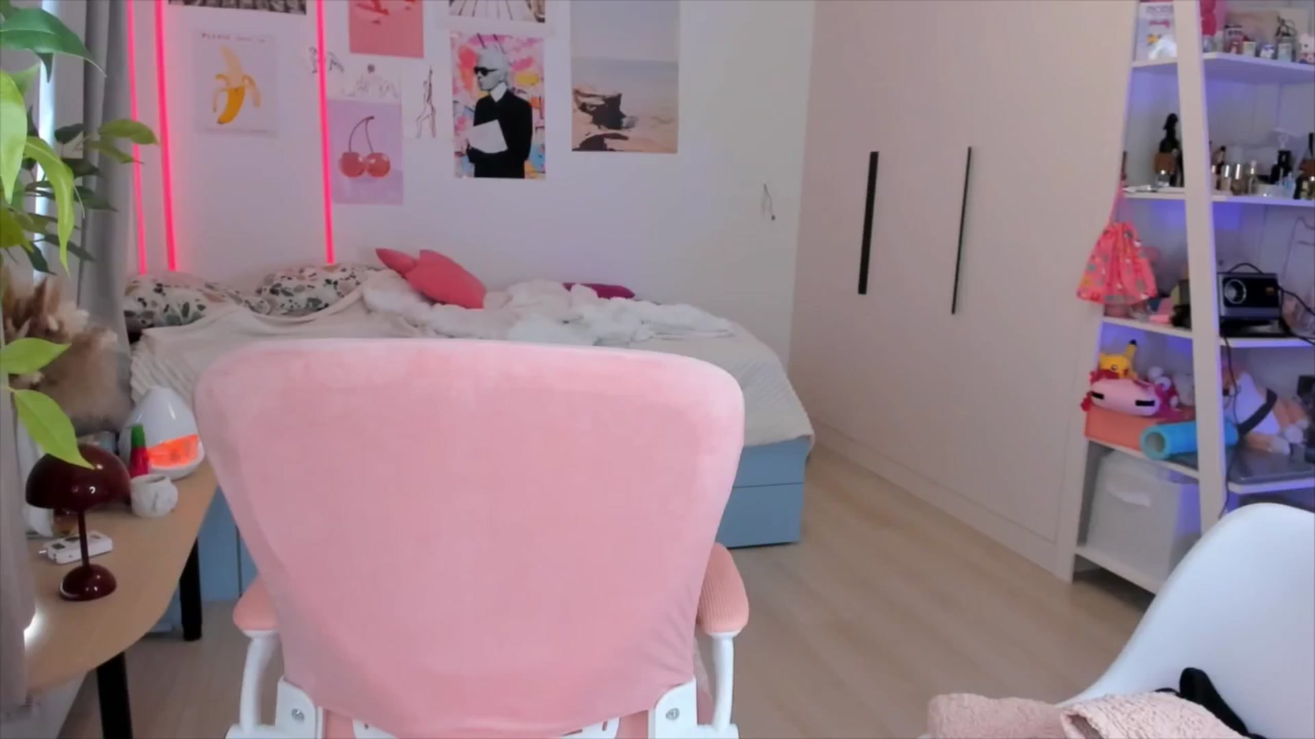 Gallery image thumbnail from Alice_Chery's myfreecams stream on, 03/03/2026, 09:26 image 10 of 20