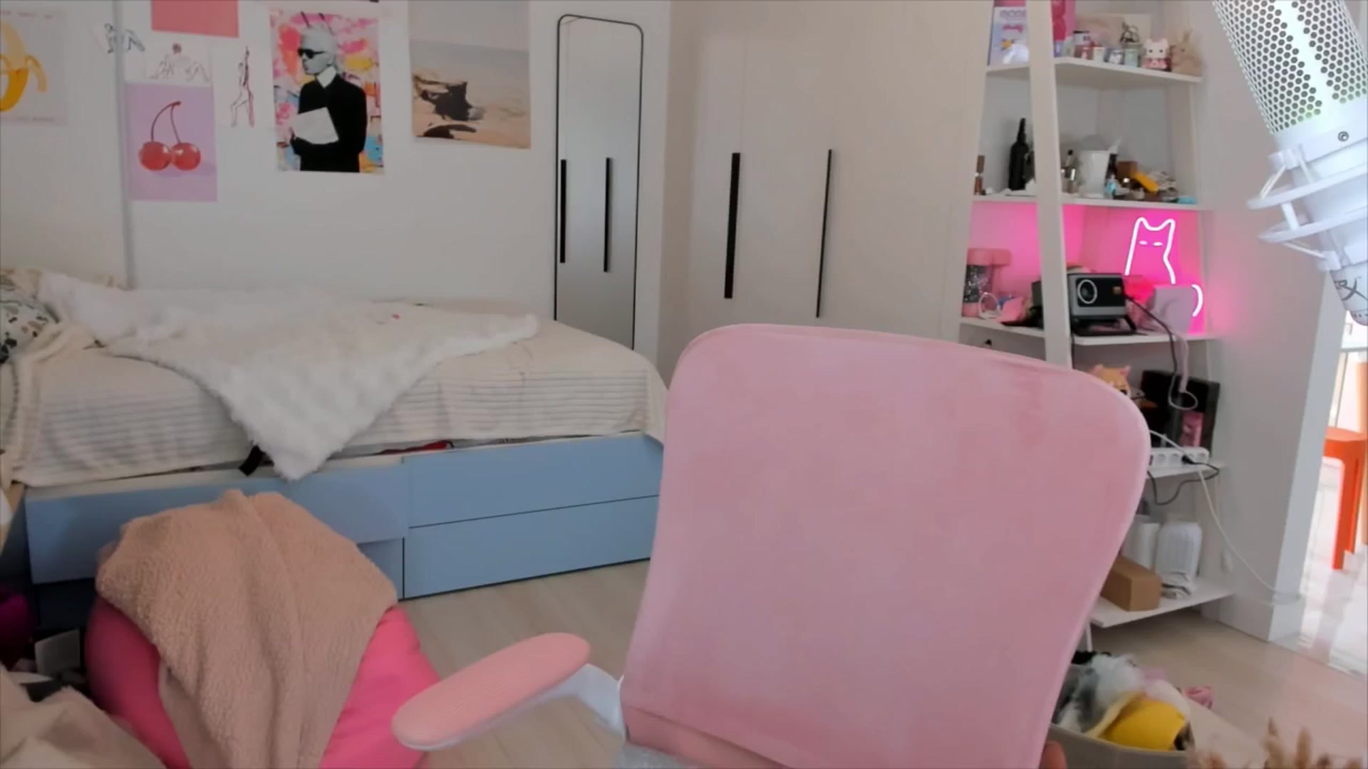 Gallery image thumbnail from Alice_Chery's myfreecams stream on, 03/10/2026, 10:22 image 5 of 20