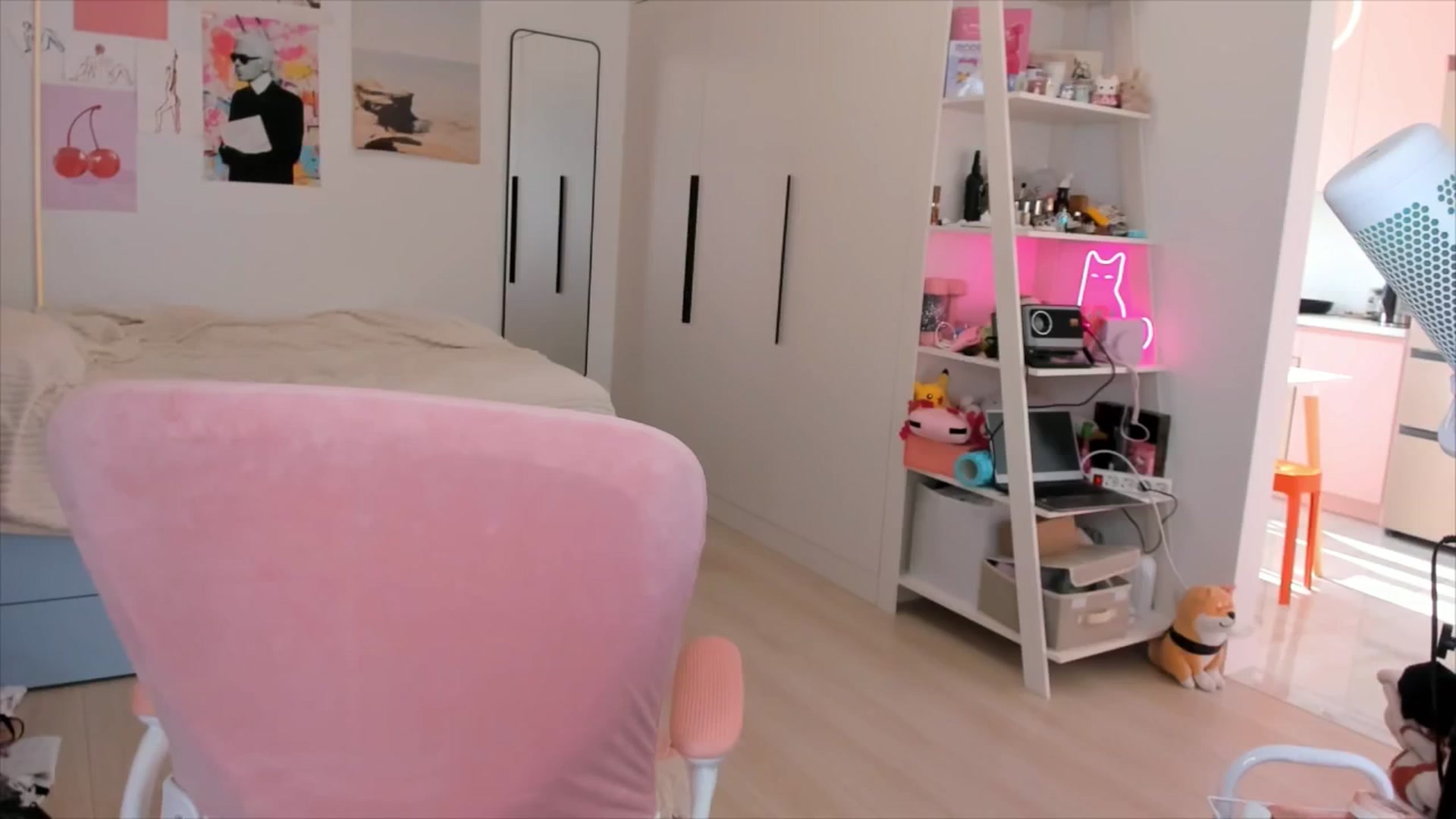 Gallery image thumbnail from Alice_Chery's myfreecams stream on, 03/11/2026, 08:25 image 19 of 20