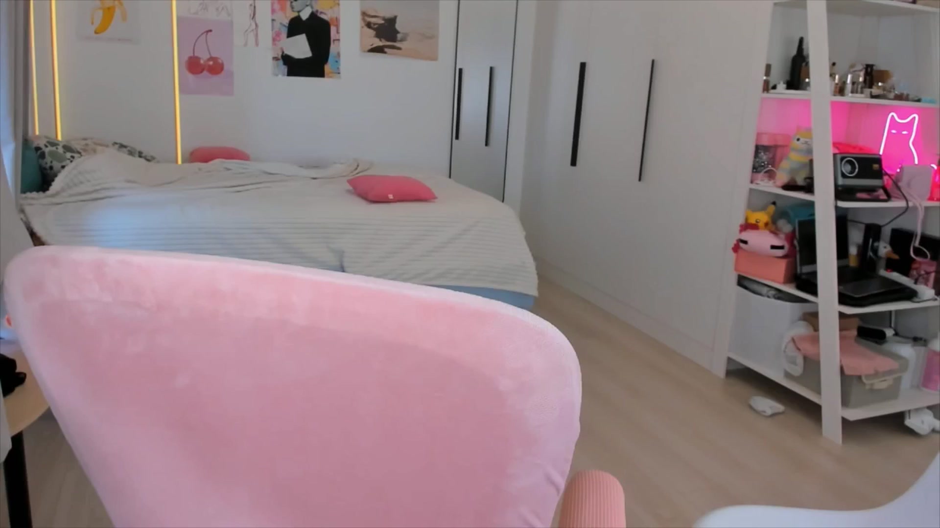 Gallery image thumbnail from Alice_Chery's myfreecams stream on, 03/13/2026, 10:33 image 13 of 20