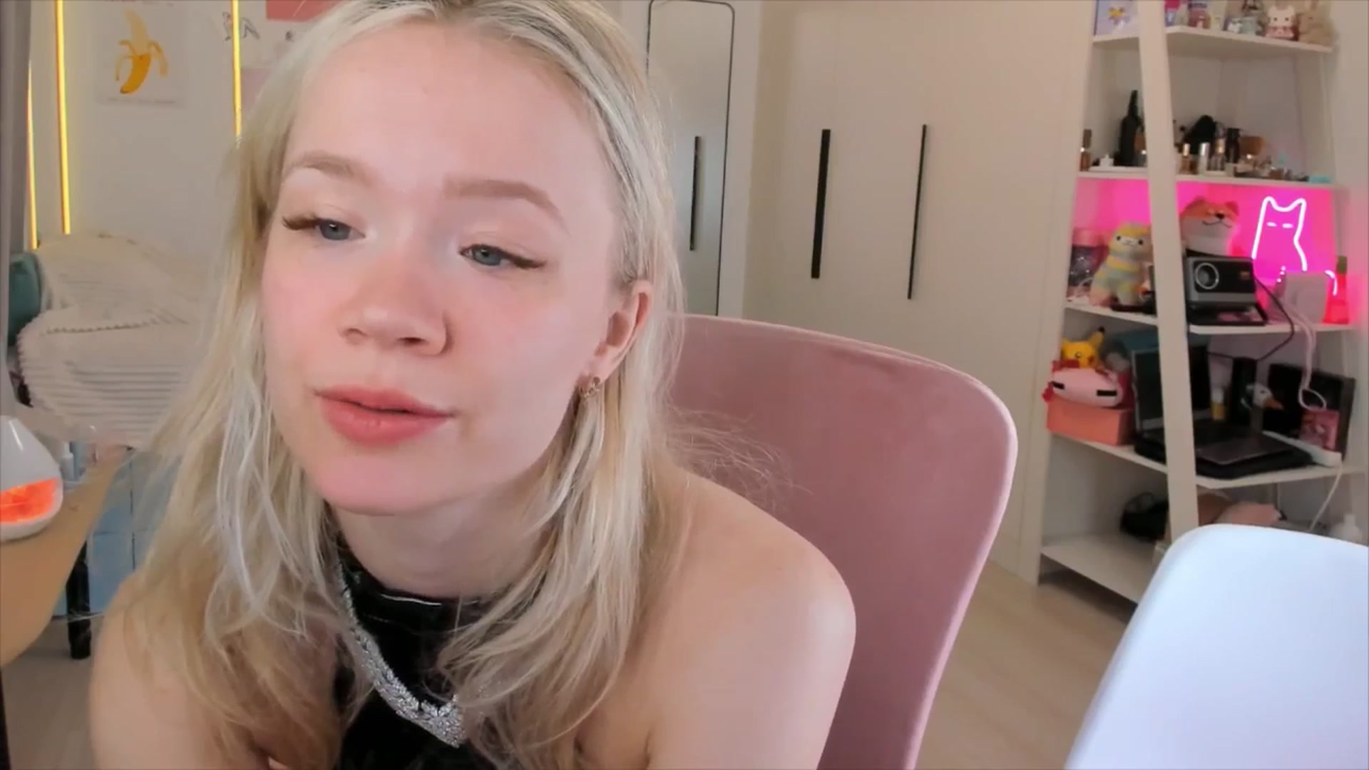 Gallery image thumbnail from Alice_Chery's myfreecams stream on, 03/14/2026, 07:00 image 3 of 20
