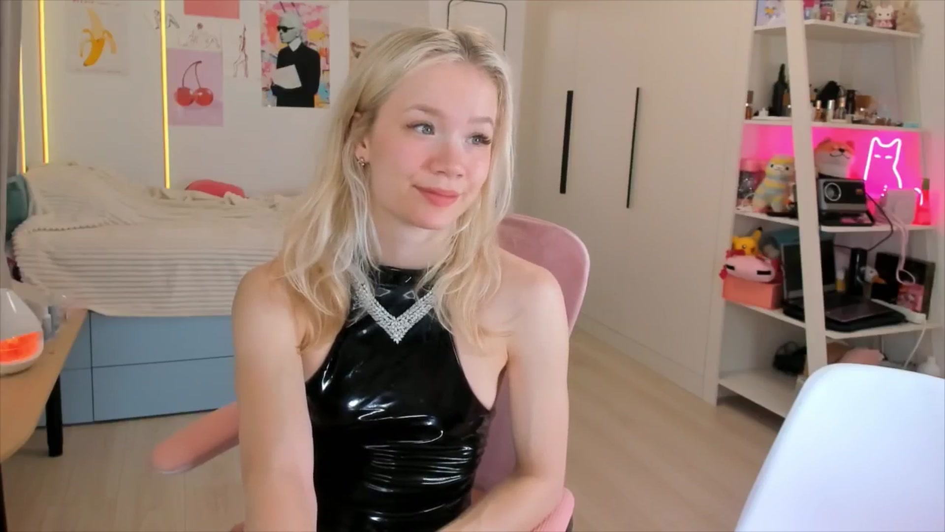 Gallery image thumbnail from Alice_Chery's myfreecams stream on, 03/14/2026, 07:00 image 2 of 20
