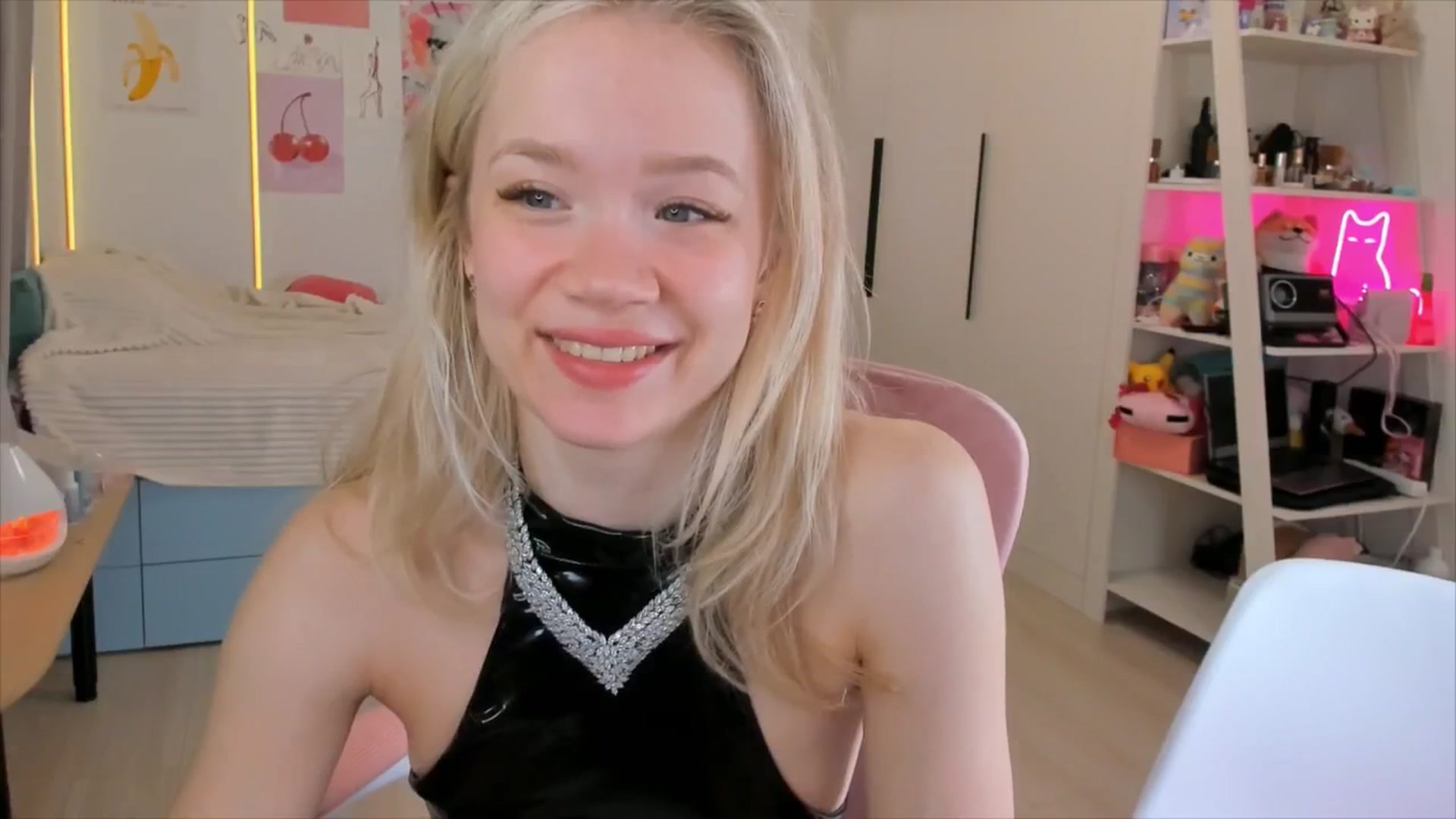 Gallery image thumbnail from Alice_Chery's myfreecams stream on, 03/14/2026, 07:00 image 4 of 20
