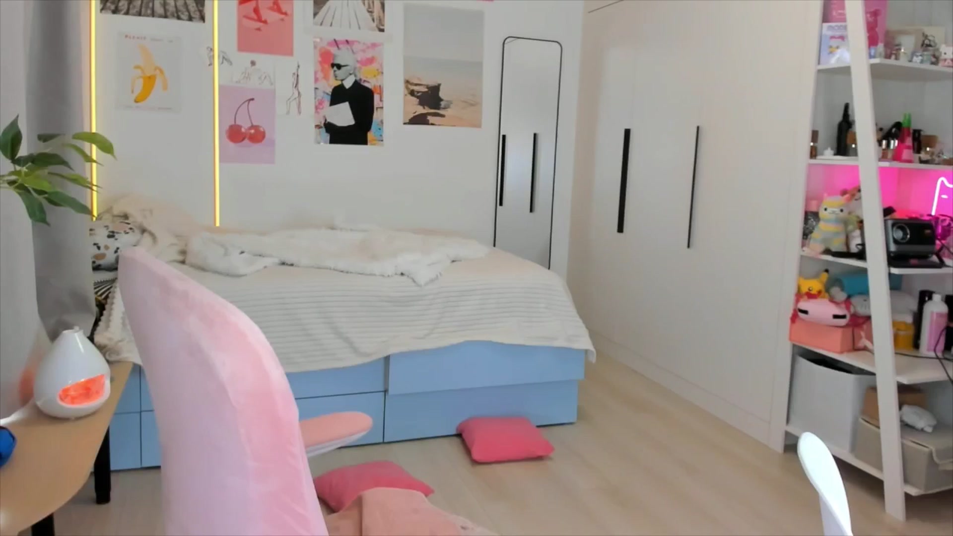 Gallery image thumbnail from Alice_Chery's myfreecams stream on, 03/20/2026, 07:55 image 8 of 20