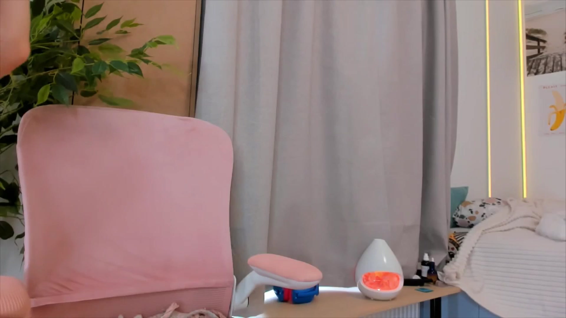 Gallery image thumbnail from Alice_Chery's myfreecams stream on, 03/20/2026, 07:55 image 4 of 20