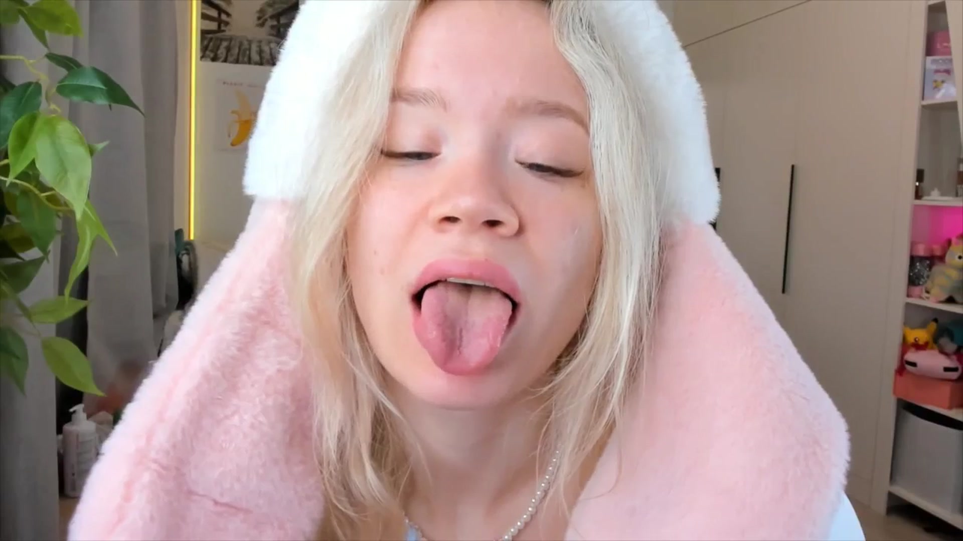 Gallery image thumbnail from Alice_Chery's myfreecams stream on, 03/25/2026, 03:55 image 19 of 20
