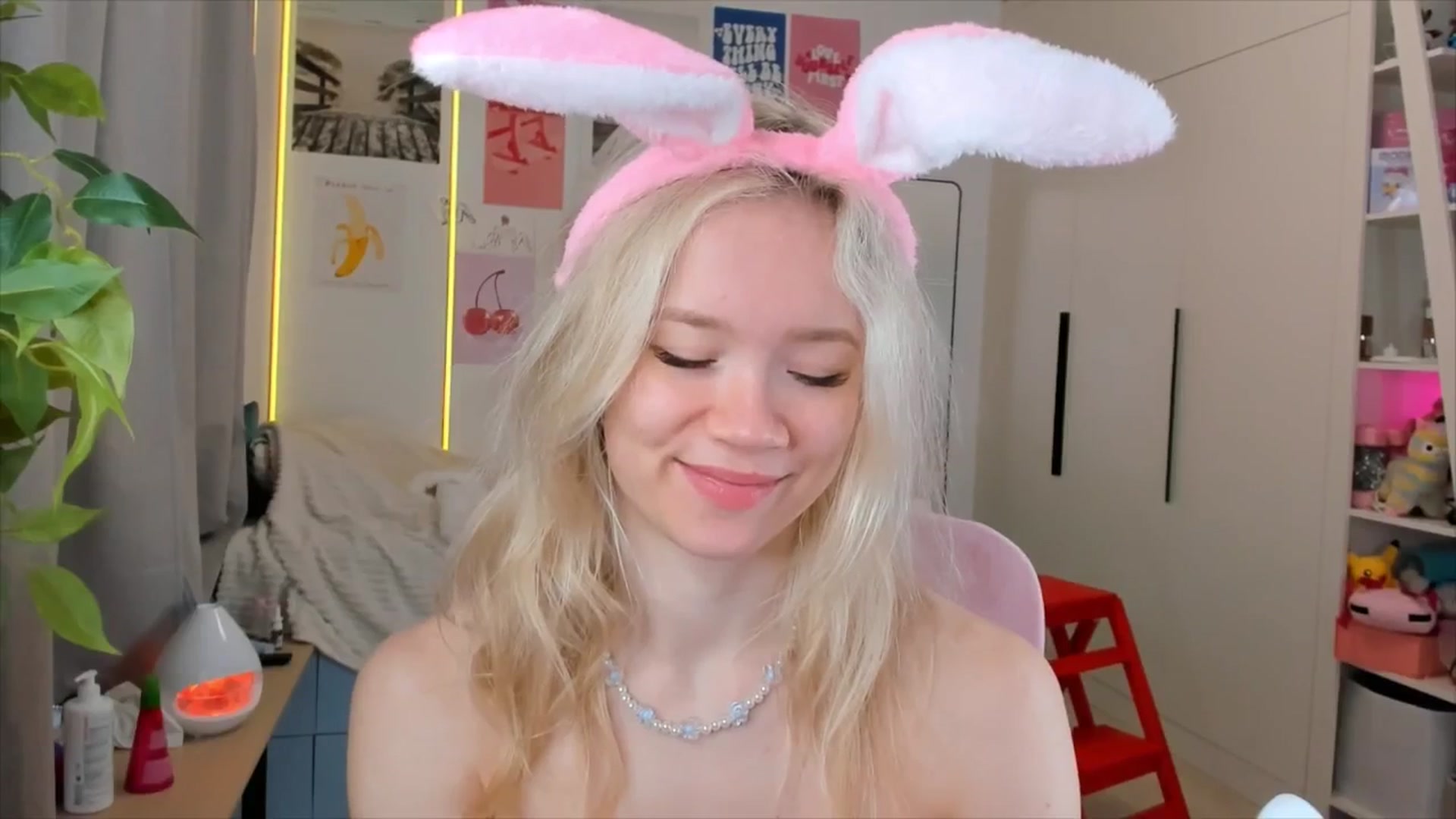 Gallery image thumbnail from Alice_Chery's myfreecams stream on, 03/25/2026, 06:52 image 6 of 20