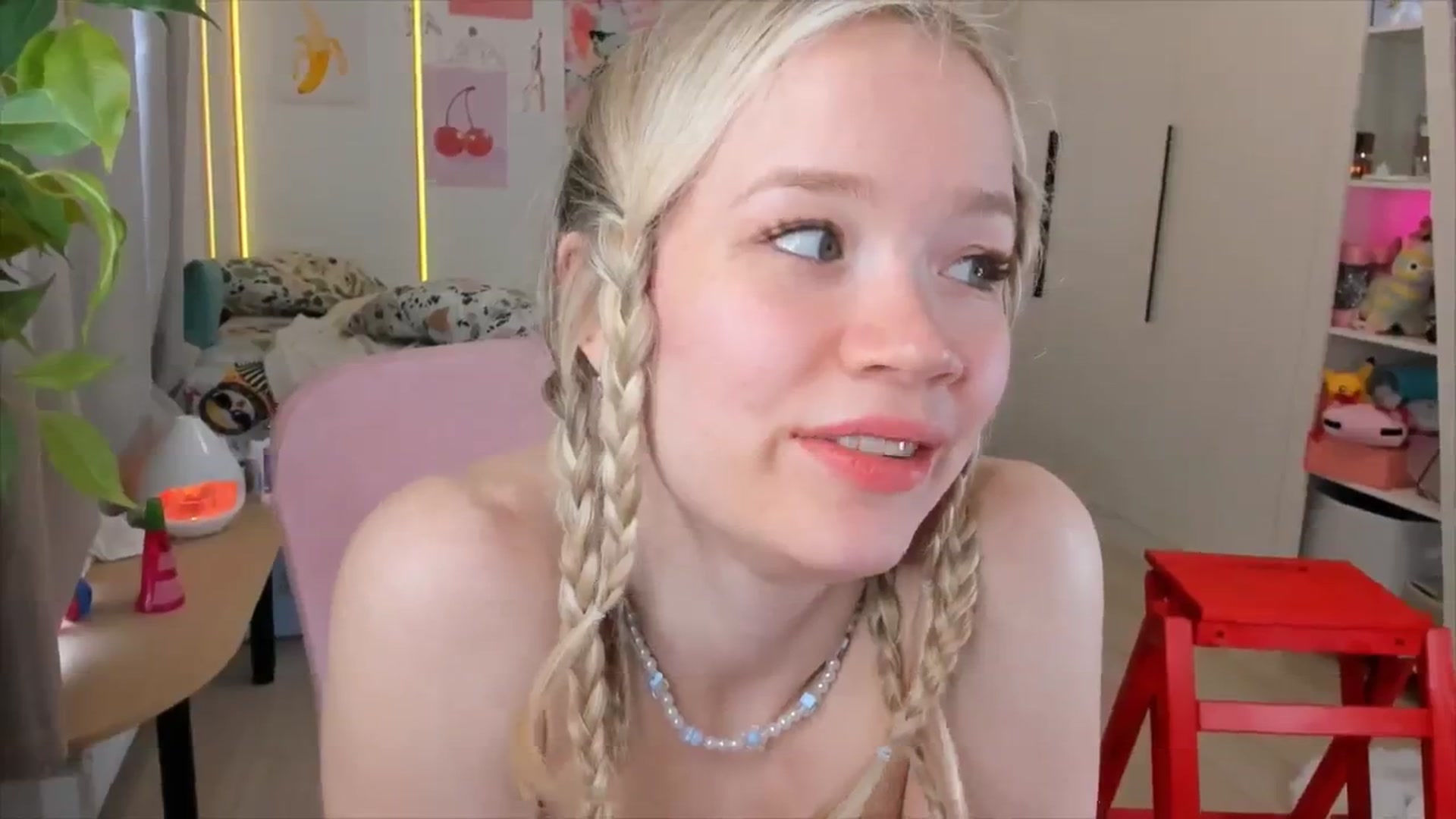 Gallery image thumbnail from Alice_Chery's myfreecams stream on, 03/26/2026, 10:09 image 16 of 20
