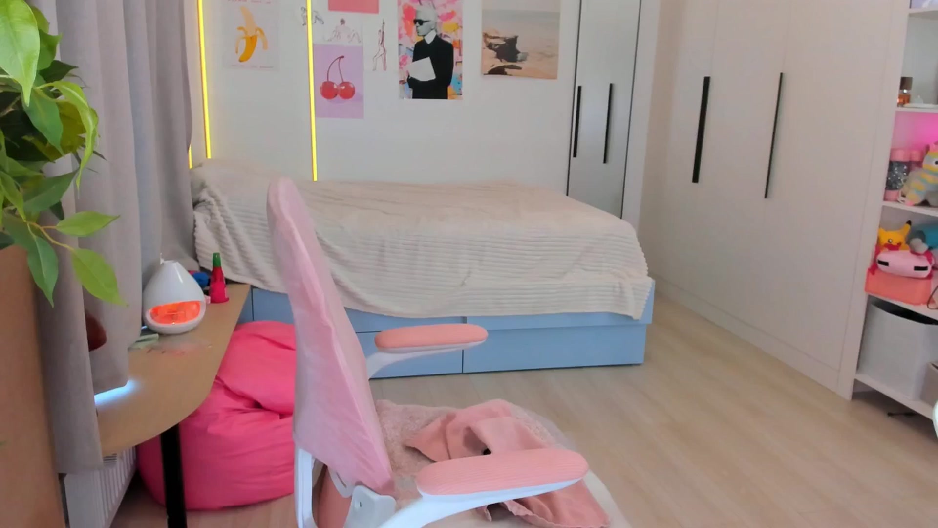 Gallery image thumbnail from Alice_Chery's myfreecams stream on, 03/28/2026, 10:43 image 7 of 20