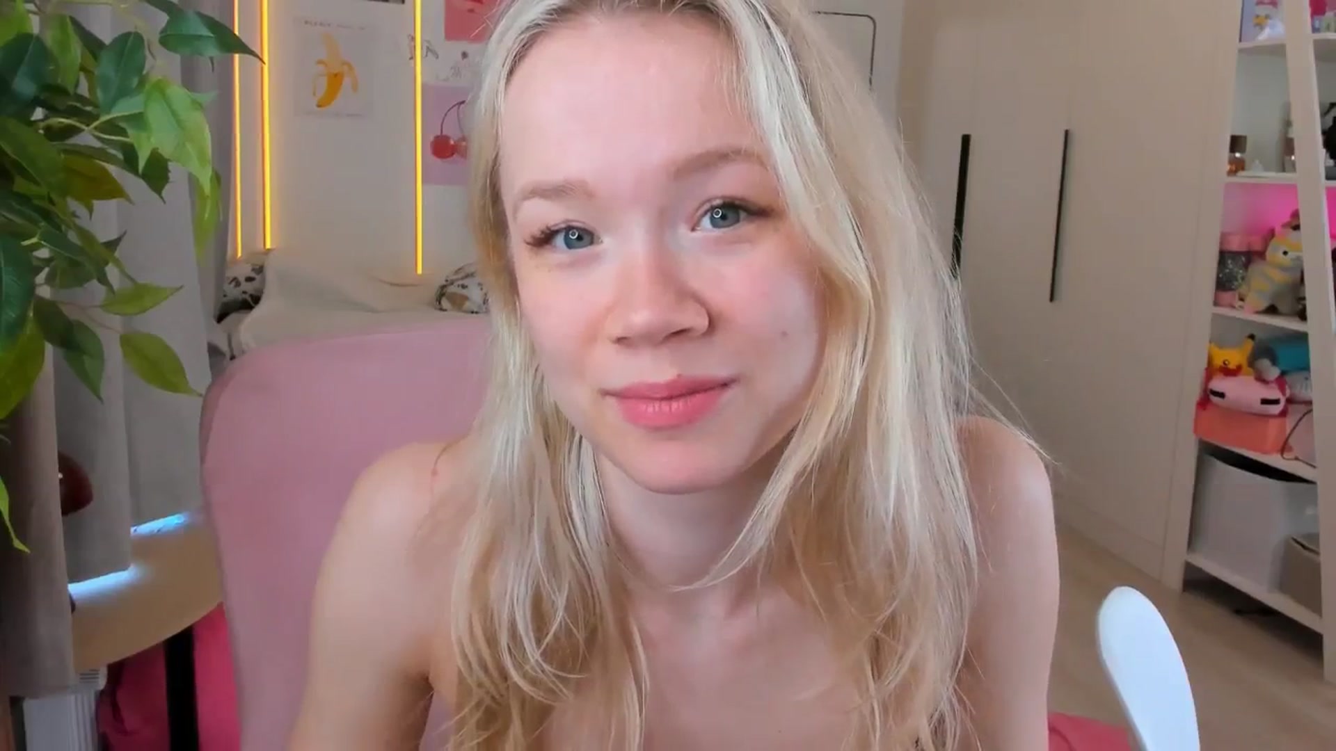 Gallery image thumbnail from Alice_Chery's myfreecams stream on, 03/29/2026, 10:08 image 7 of 20
