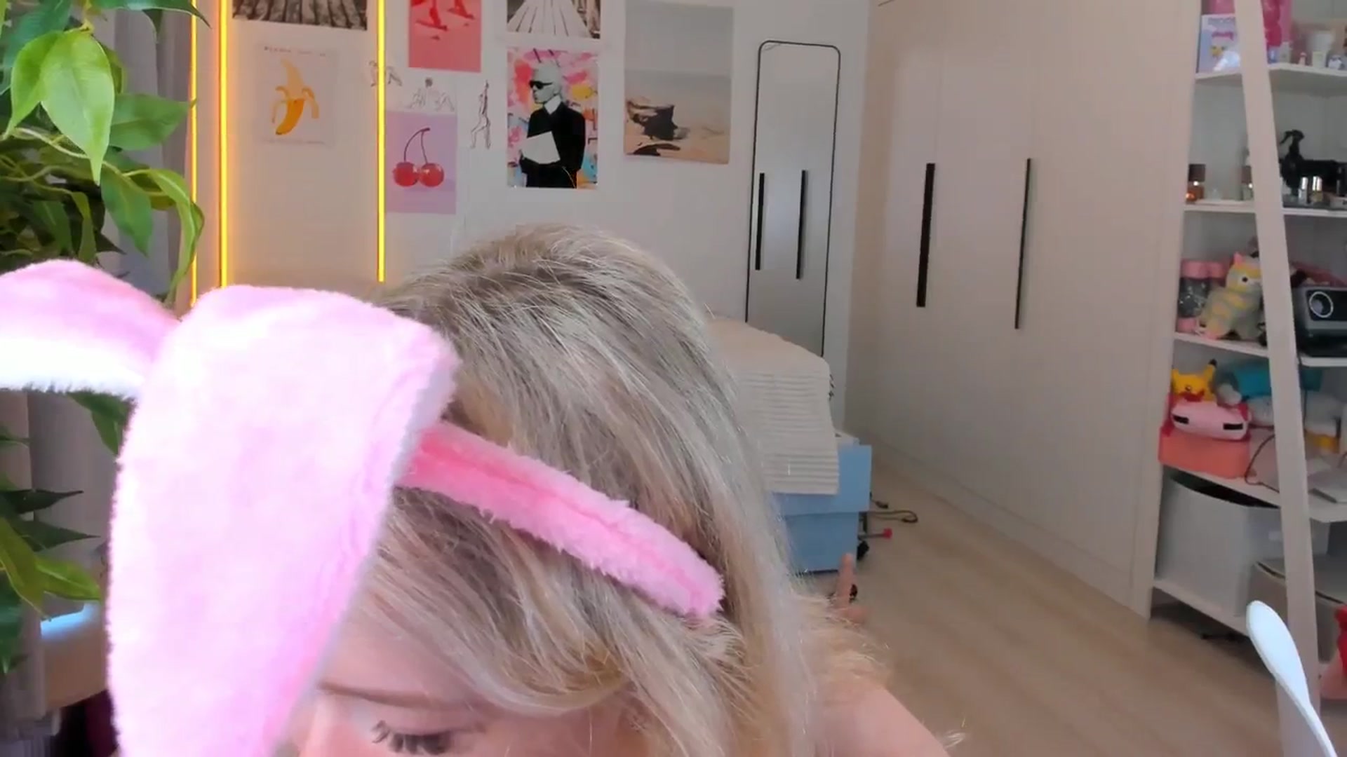 Gallery image thumbnail from Alice_Chery's myfreecams stream on, 04/01/2026, 10:07 image 19 of 20