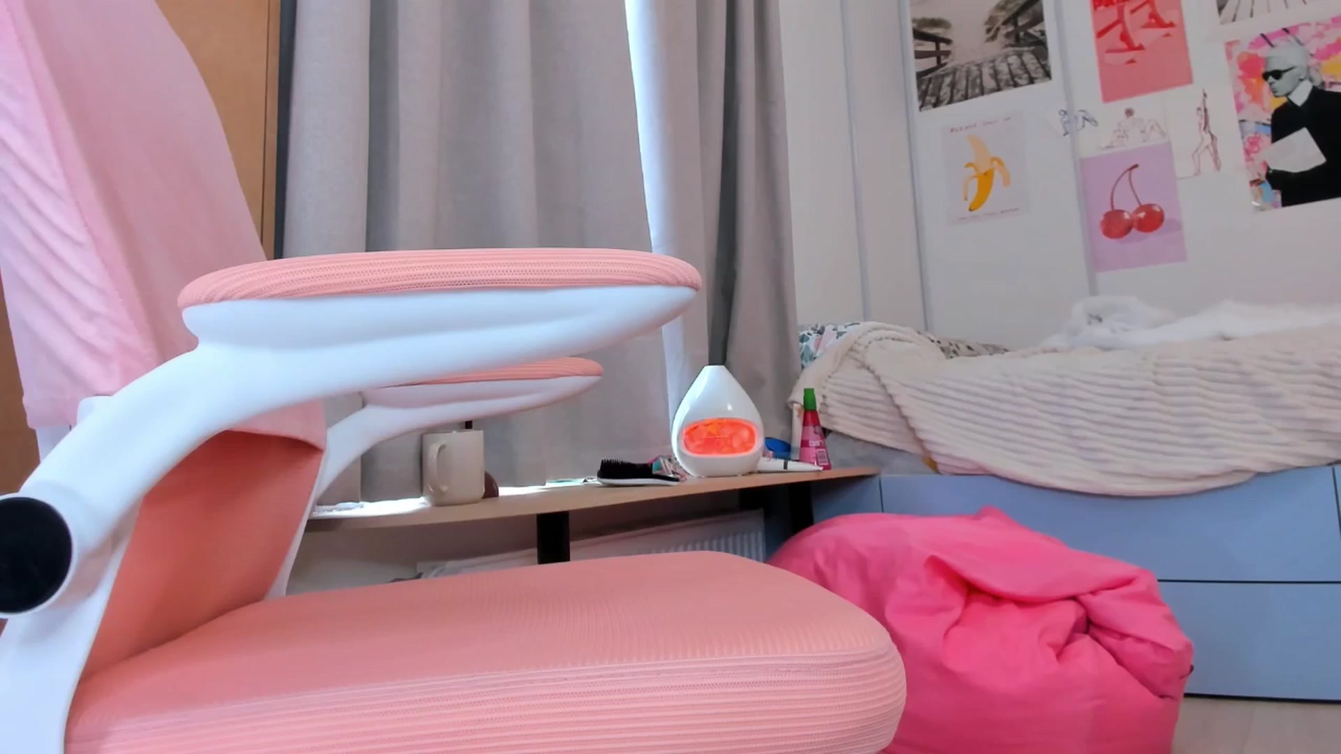 Gallery image thumbnail from Alice_Chery's myfreecams stream on, 04/03/2026, 08:15 image 12 of 20