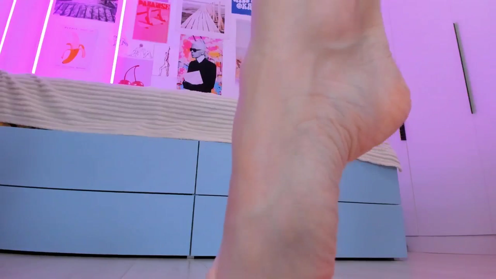 Gallery image thumbnail from Alice_Chery's myfreecams stream on, 04/04/2026, 03:49 image 16 of 20