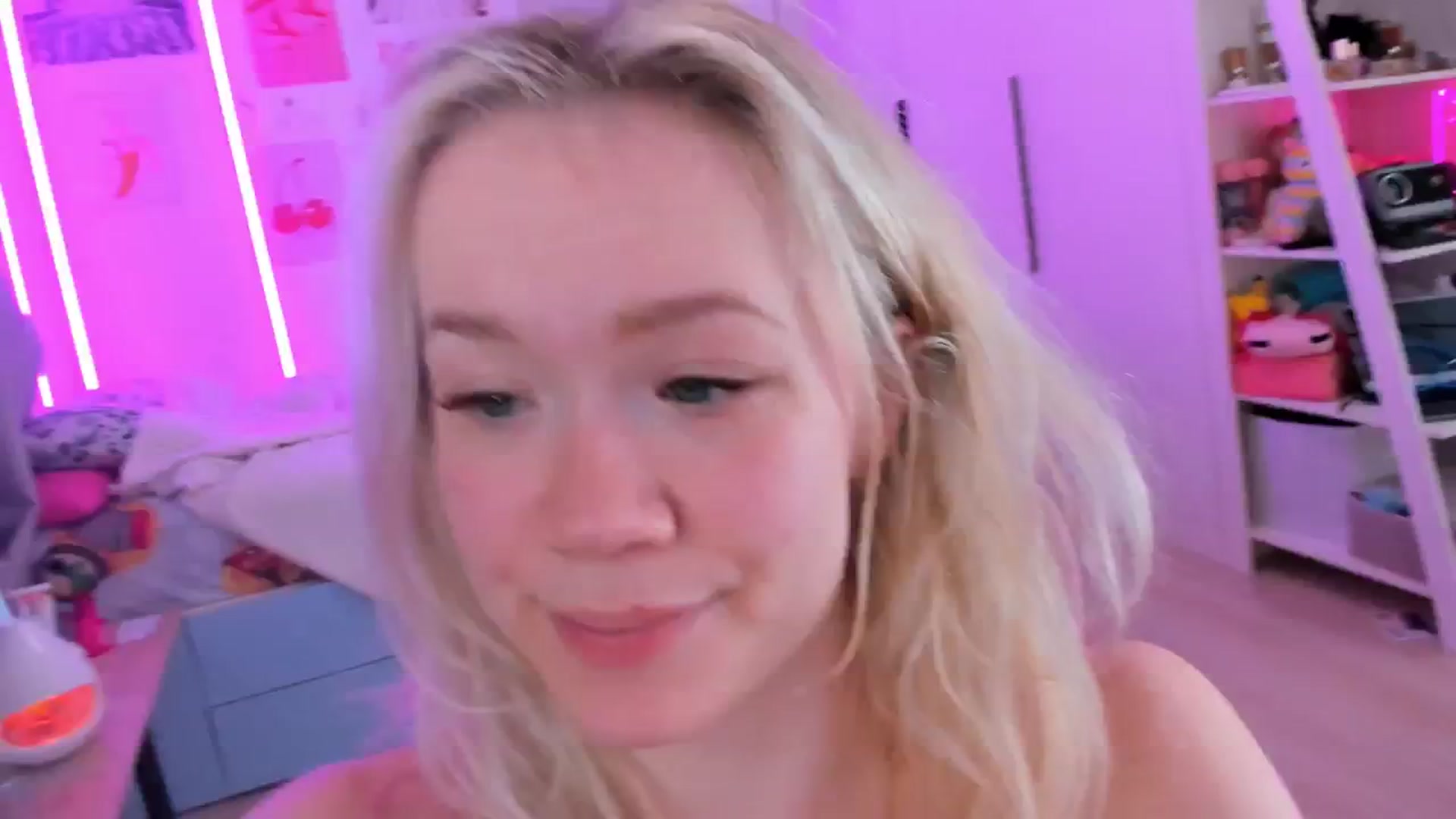 Gallery image thumbnail from Alice_Chery's myfreecams stream on, 04/06/2026, 08:53 image 12 of 20