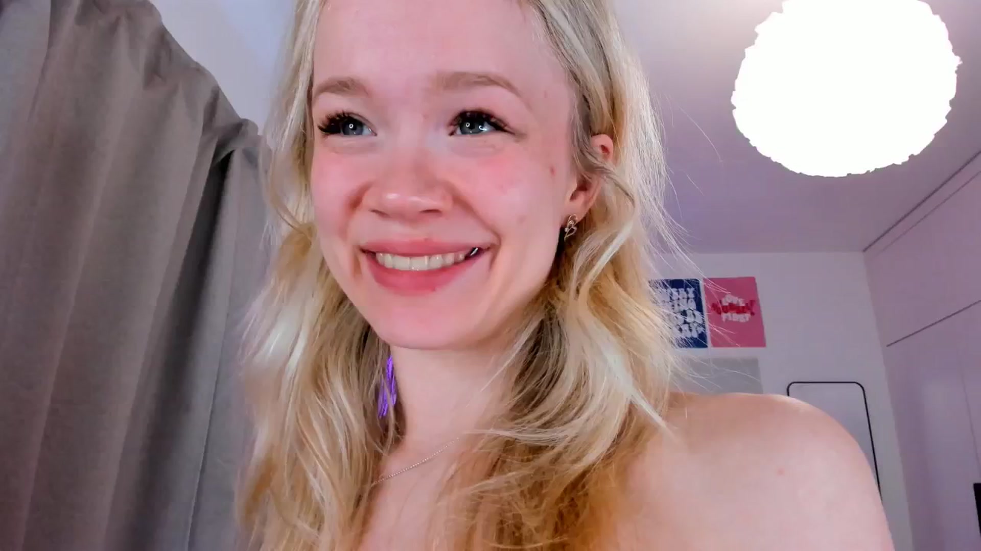 Gallery image thumbnail from Alice_Chery's myfreecams stream on, 04/15/2026, 09:50 image 7 of 20