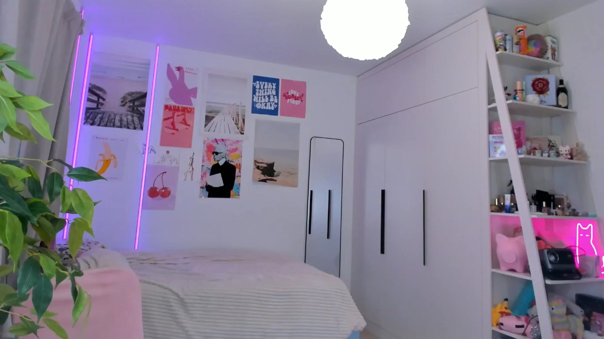Gallery image thumbnail from Alice_Chery's myfreecams stream on, 04/17/2026, 05:36 image 15 of 20