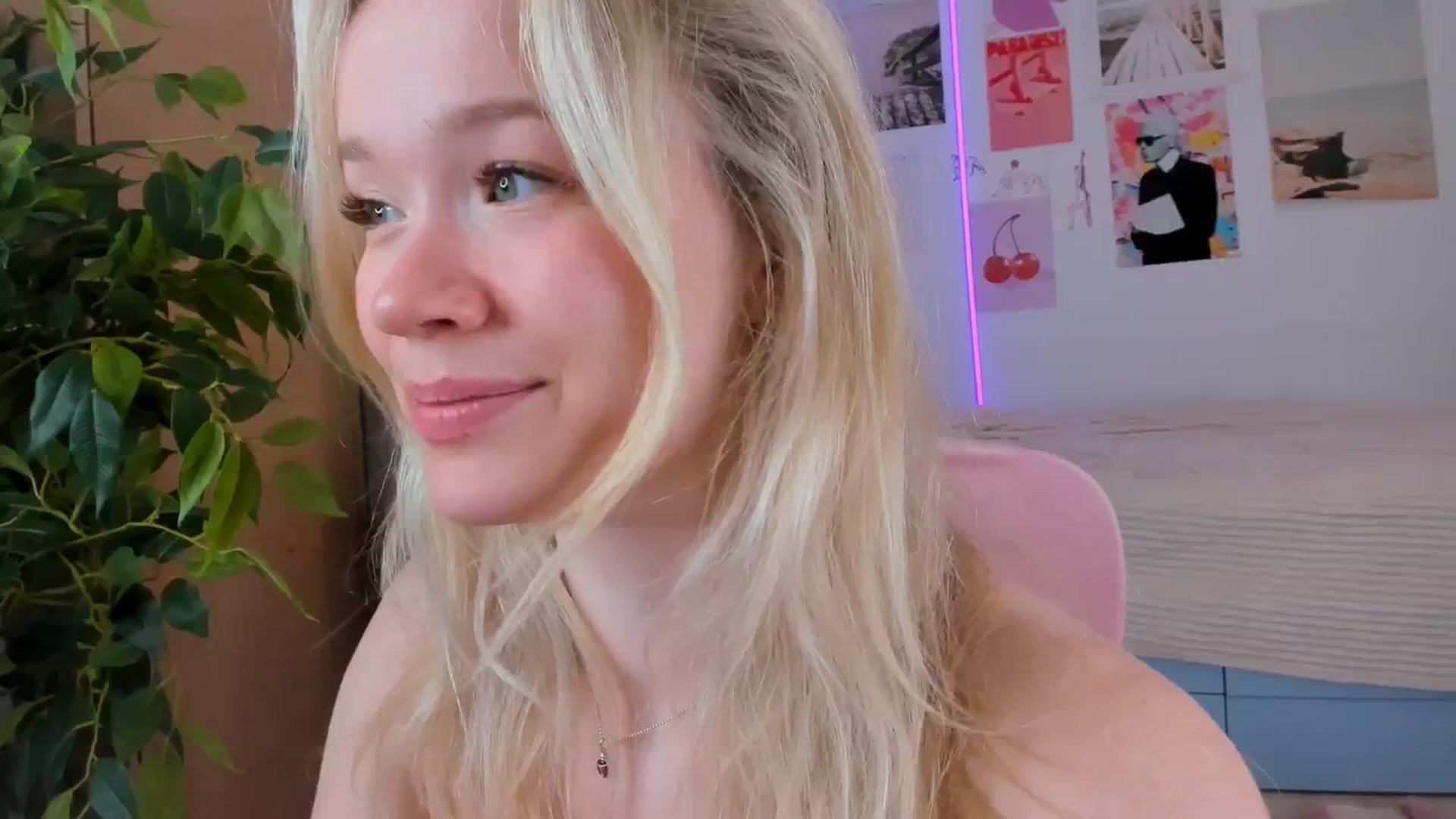 Gallery image thumbnail from Alice_Chery's myfreecams stream on, 04/17/2026, 09:35 image 10 of 20