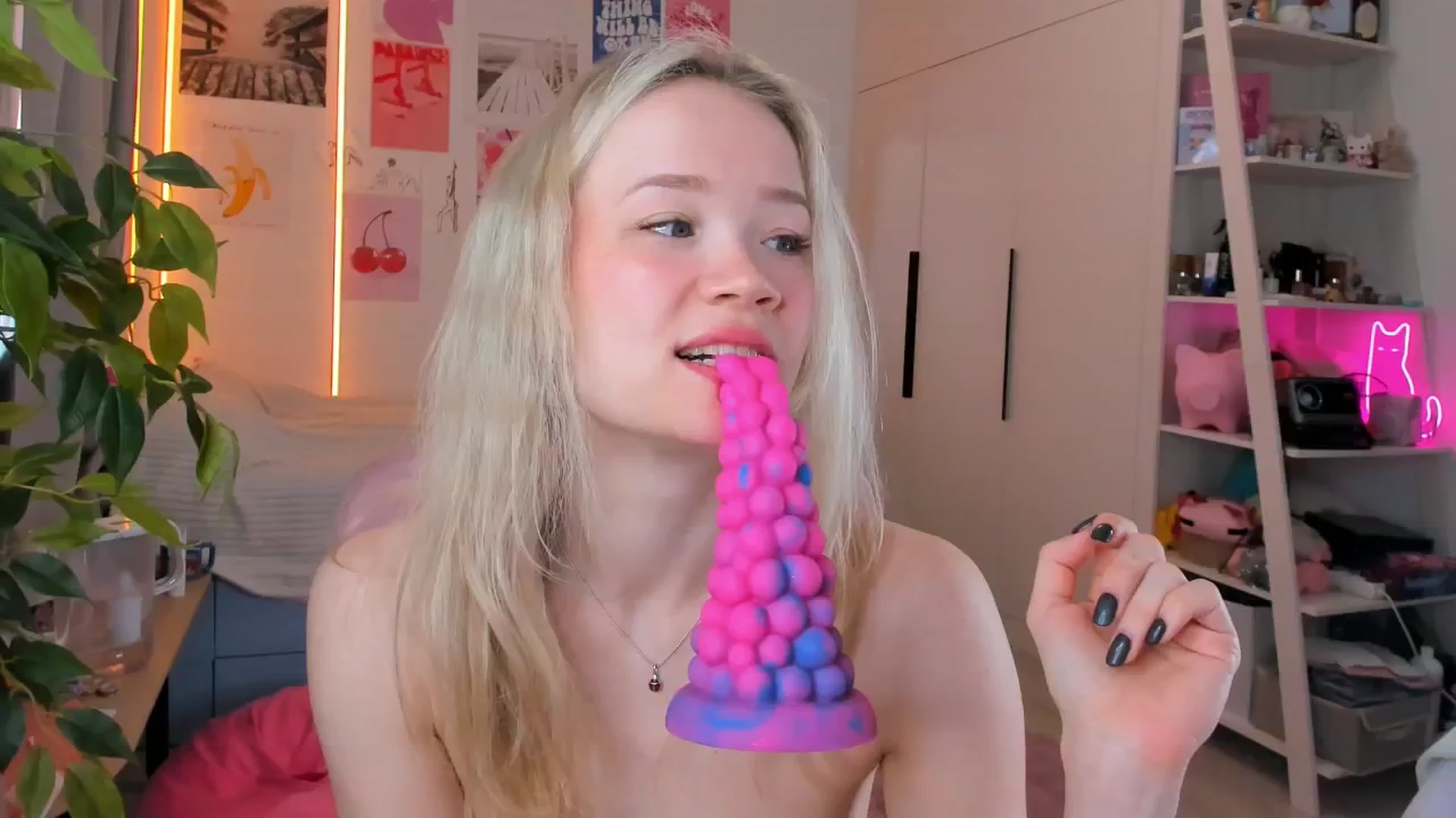 Gallery image thumbnail from Alice_Chery's myfreecams stream on, 04/19/2026, 03:49 image 15 of 20
