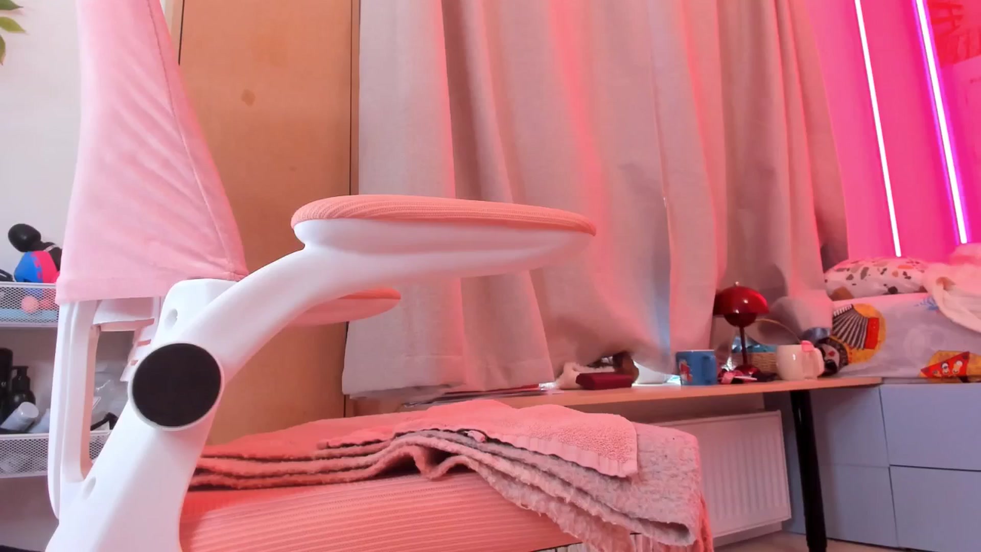 Gallery image thumbnail from Alice_Chery's myfreecams stream on, 04/26/2026, 10:09 image 8 of 20