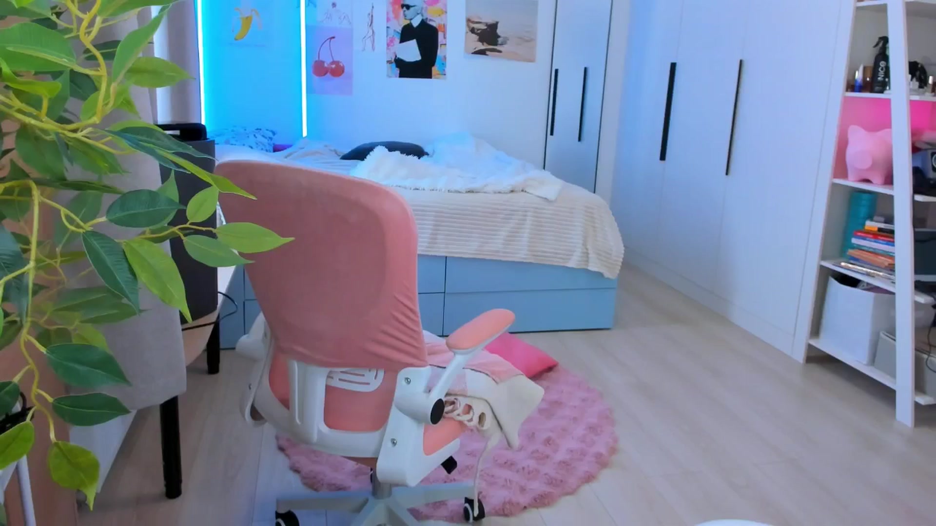 Gallery image thumbnail from Alice_Chery's myfreecams stream on, 04/30/2026, 09:02 image 14 of 20