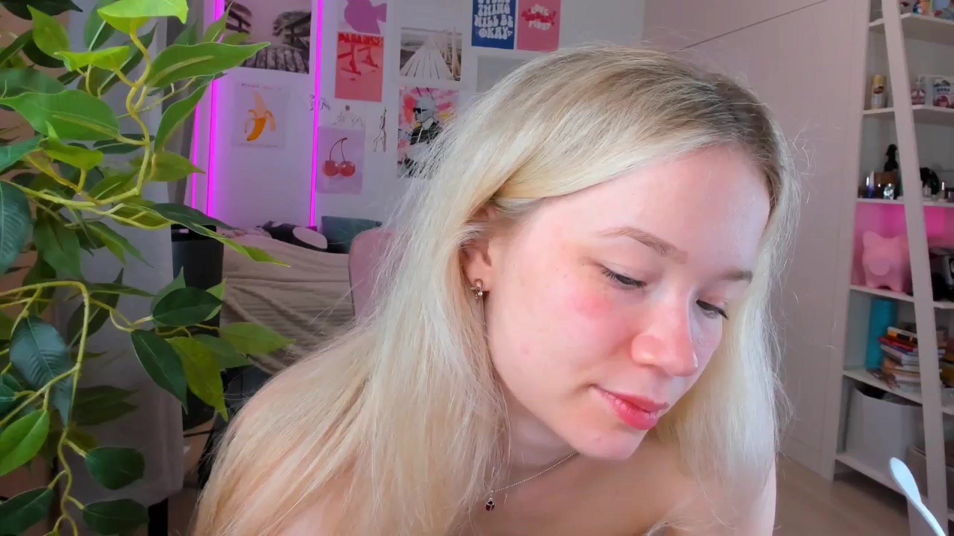 Gallery image thumbnail from Alice_Chery's myfreecams stream on, 05/01/2026, 08:08 image 1 of 20
