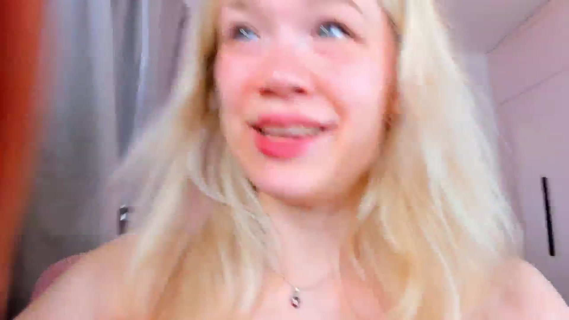 Gallery image thumbnail from Alice_Chery's myfreecams stream on, 05/01/2026, 08:08 image 4 of 20