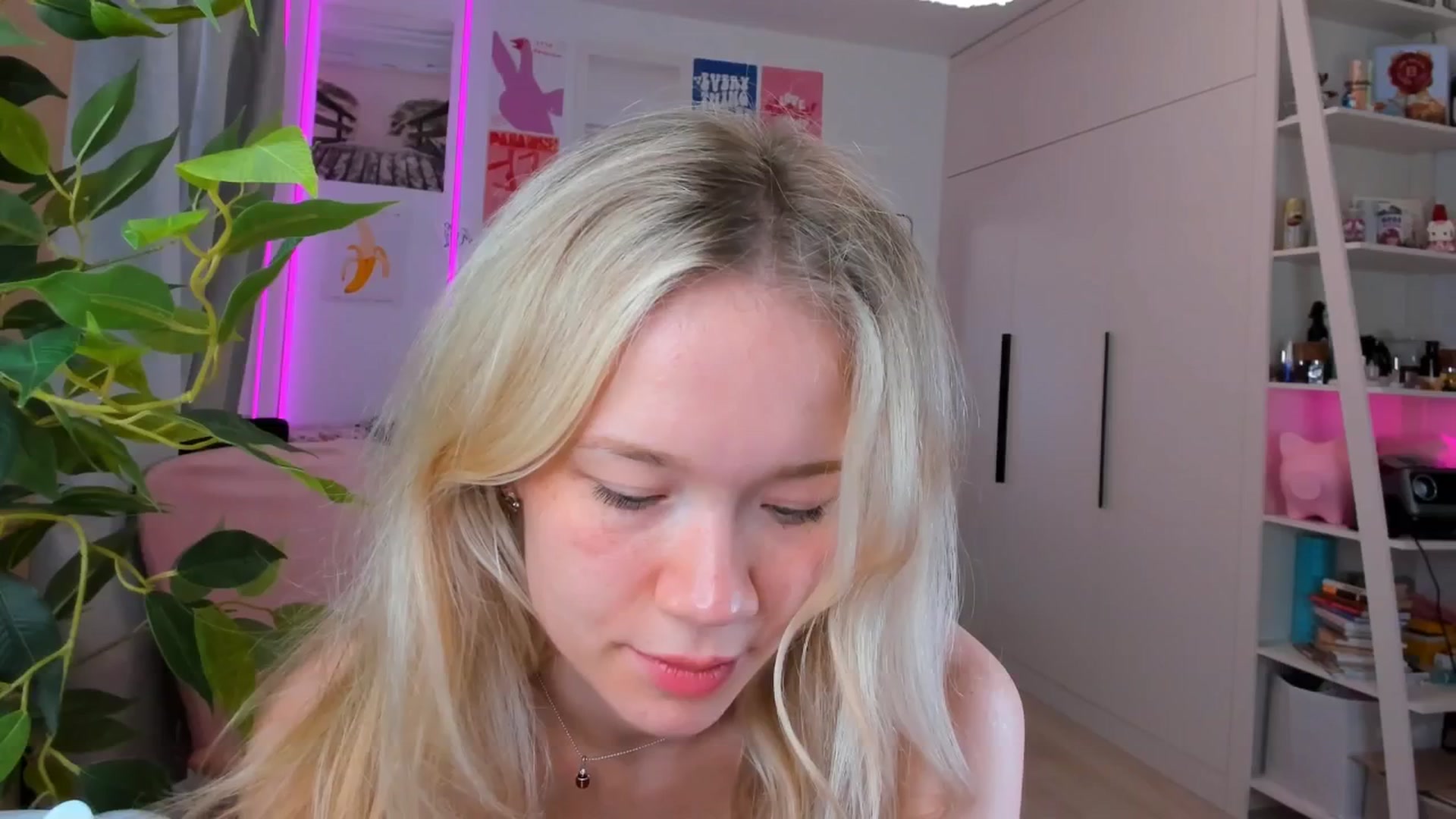 Gallery image thumbnail from Alice_Chery's myfreecams stream on, 05/01/2026, 10:03 image 2 of 20