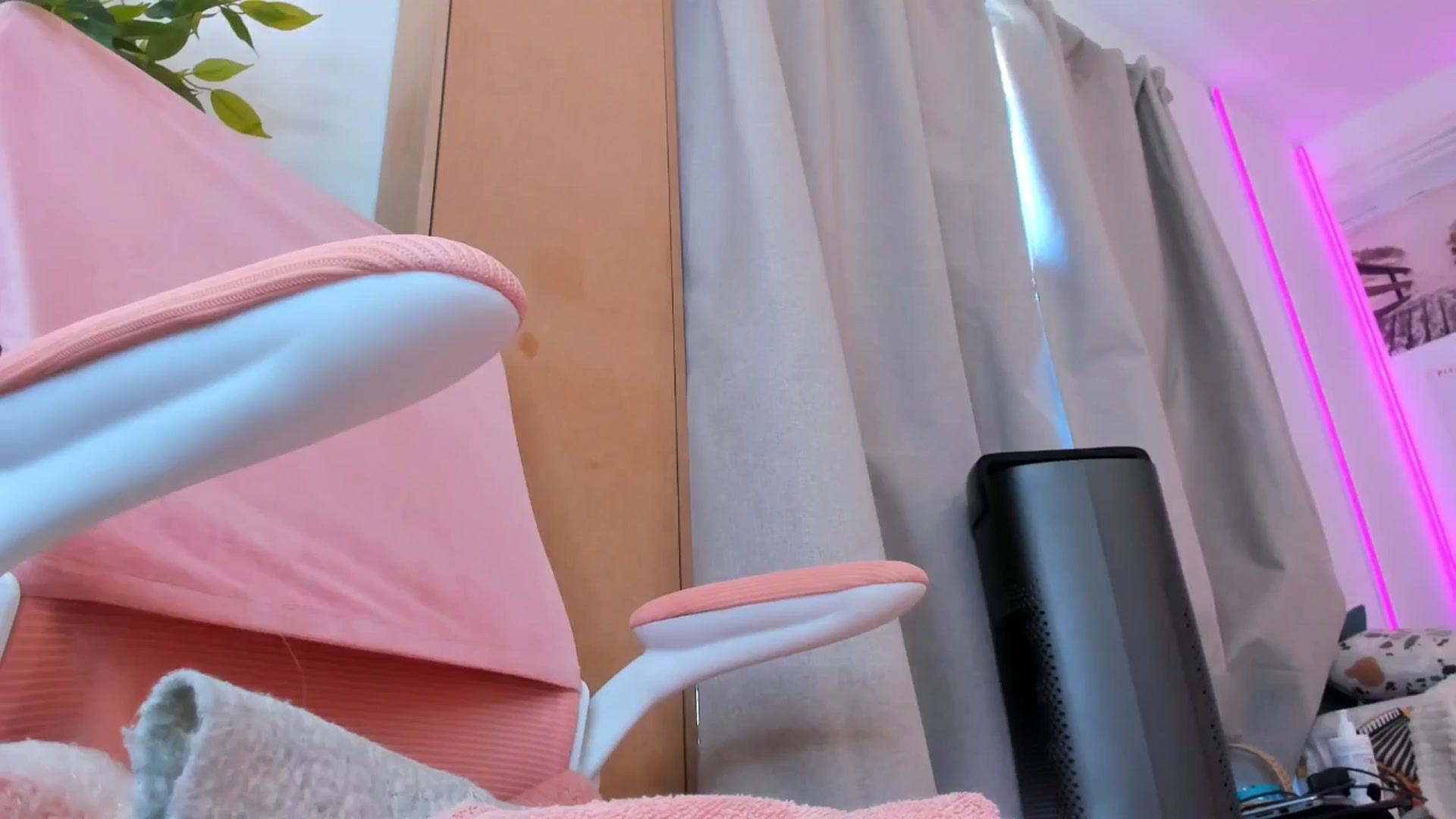 Gallery image thumbnail from Alice_Chery's myfreecams stream on, 05/02/2026, 10:13 image 1 of 20