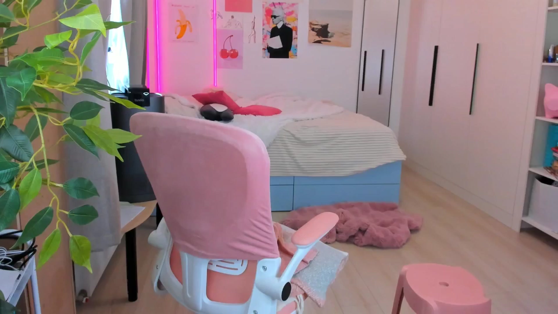 Gallery image thumbnail from Alice_Chery's myfreecams stream on, 05/03/2026, 10:01 image 2 of 20