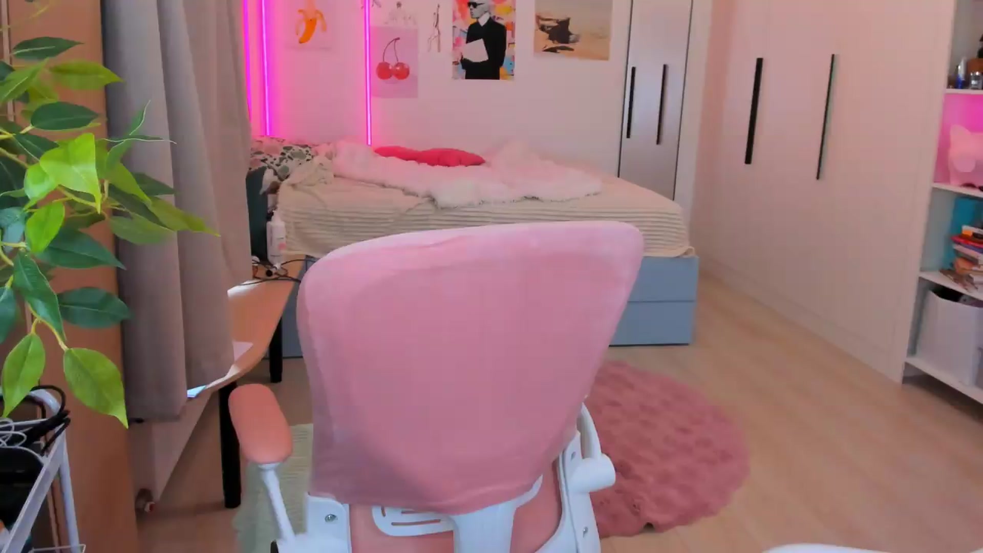 Gallery image thumbnail from Alice_Chery's myfreecams stream on, 05/04/2026, 05:17 image 15 of 20