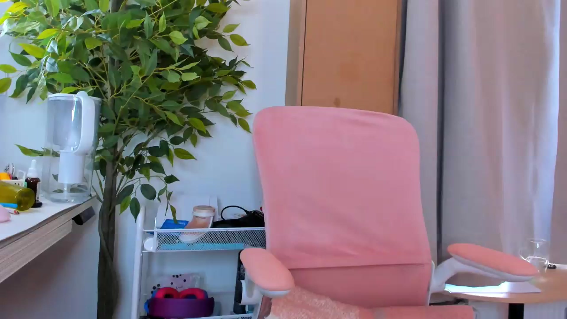 Gallery image thumbnail from Alice_Chery's myfreecams stream on, 05/04/2026, 09:45 image 5 of 20