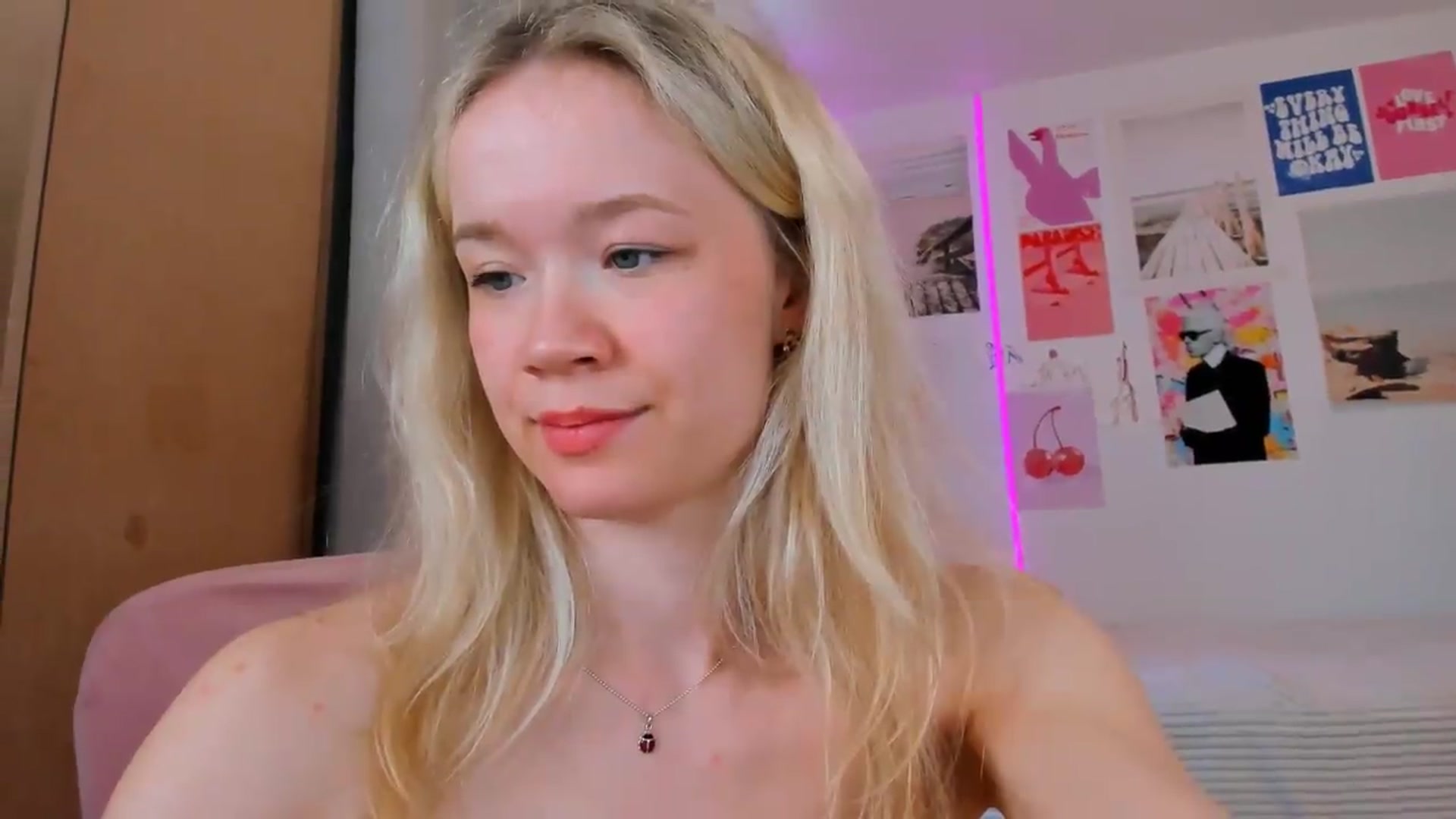 Gallery image thumbnail from Alice_Chery's myfreecams stream on, 05/06/2026, 07:01 image 17 of 20