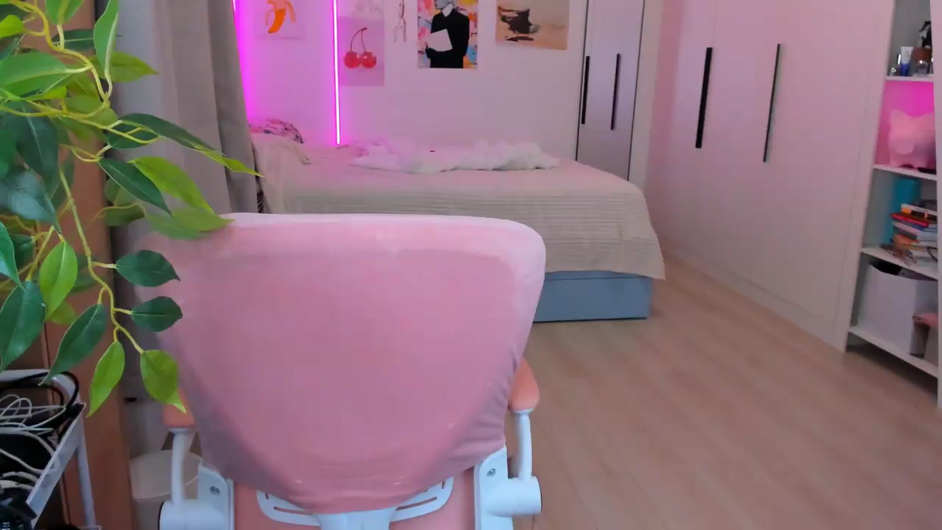 Gallery image thumbnail from Alice_Chery's myfreecams stream on, 05/13/2026, 09:33 image 9 of 20