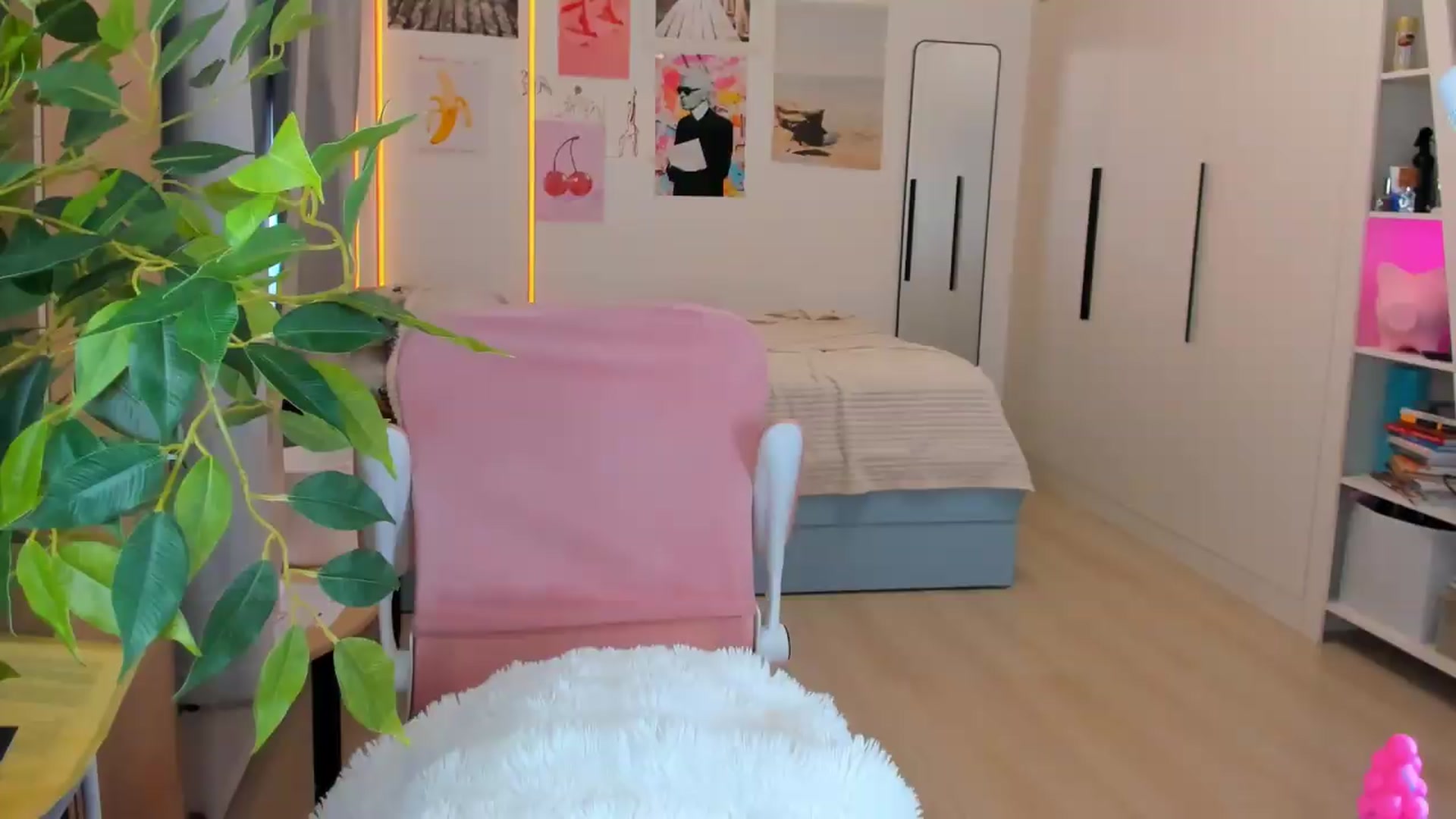 Gallery image thumbnail from Alice_Chery's myfreecams stream on, 05/15/2026, 05:20 image 19 of 20